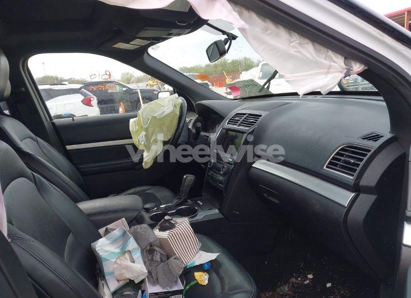 Photo 5 of 2017 Ford Explorer XLT (VIN 1FM5K8D86HGD33655)