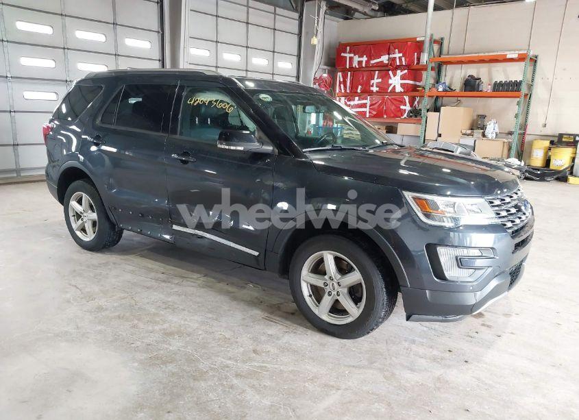 2017 Ford Explorer XLT (VIN 1FM5K8D86HGD63397) main photo