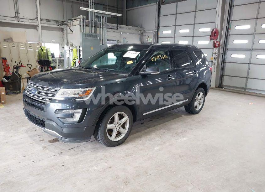 Photo 2 of 2017 Ford Explorer XLT (VIN 1FM5K8D86HGD63397)