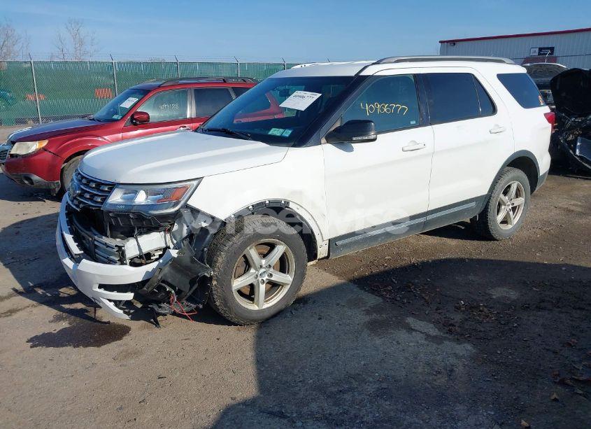 Photo 2 of 2017 Ford Explorer XLT (VIN 1FM5K8D86HGE17944)