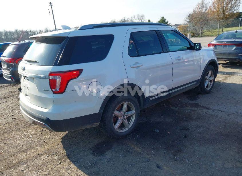 Photo 4 of 2017 Ford Explorer XLT (VIN 1FM5K8D86HGE17944)