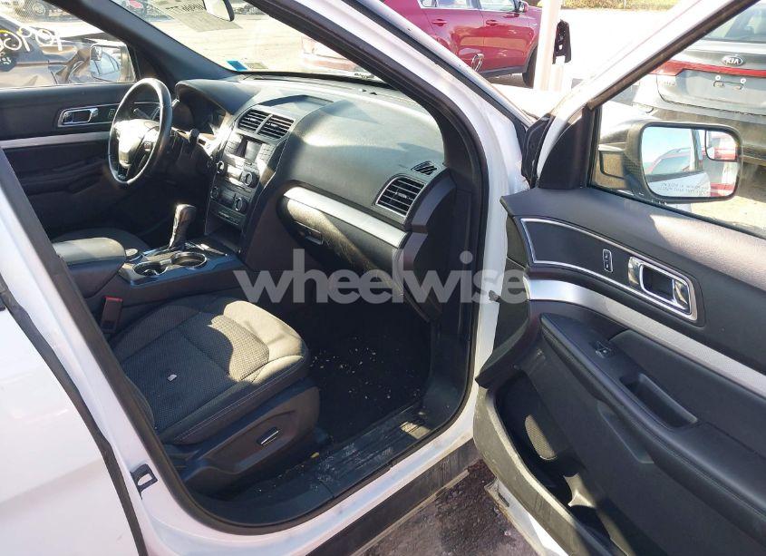 Photo 5 of 2017 Ford Explorer XLT (VIN 1FM5K8D86HGE17944)