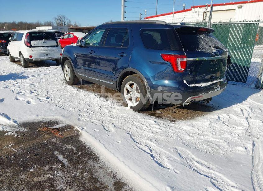 Photo 3 of 2017 Ford Explorer XLT (VIN 1FM5K8D86HGE40379)