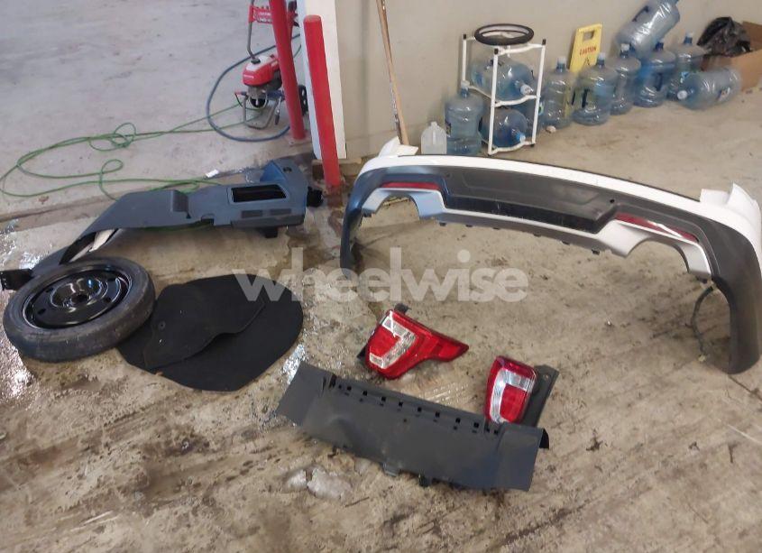 Photo 12 of 2018 Ford Explorer XLT (VIN 1FM5K8D86JGA18408)