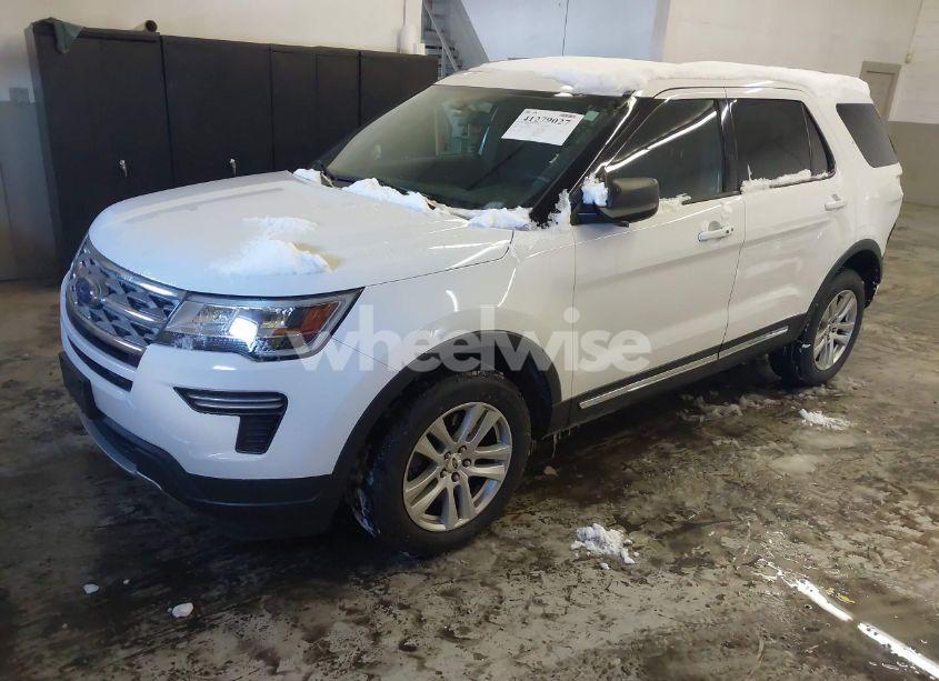 Photo 2 of 2018 Ford Explorer XLT (VIN 1FM5K8D86JGA18408)