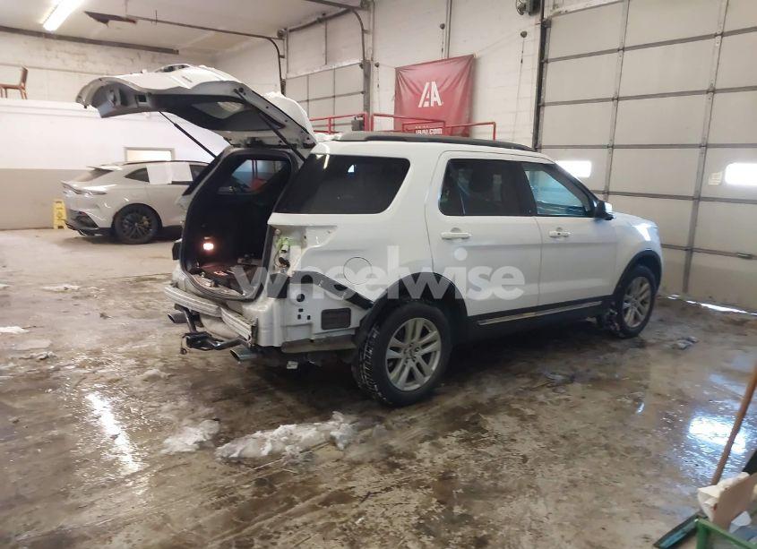 Photo 4 of 2018 Ford Explorer XLT (VIN 1FM5K8D86JGA18408)