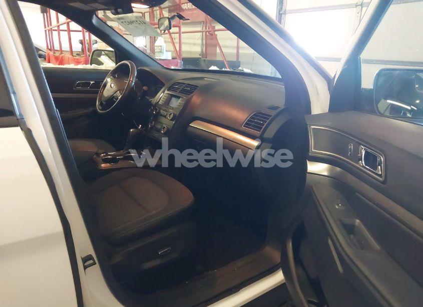 Photo 5 of 2018 Ford Explorer XLT (VIN 1FM5K8D86JGA18408)