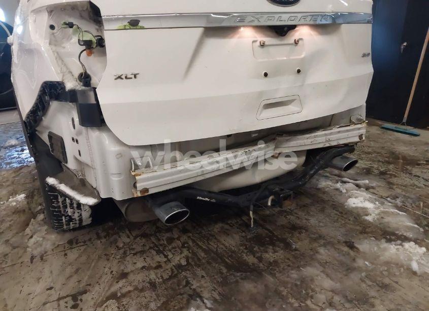 Photo 6 of 2018 Ford Explorer XLT (VIN 1FM5K8D86JGA18408)