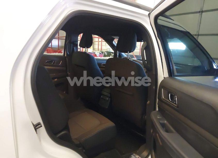 Photo 8 of 2018 Ford Explorer XLT (VIN 1FM5K8D86JGA18408)