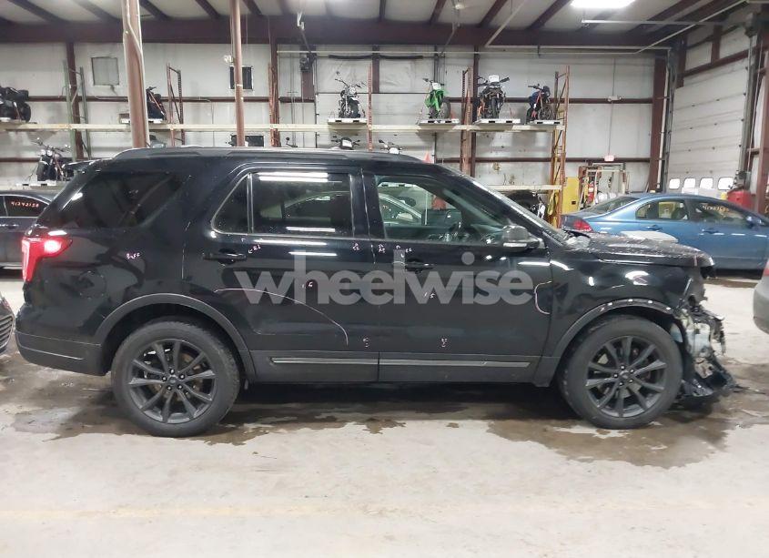 Photo 13 of 2018 Ford Explorer XLT (VIN 1FM5K8D86JGB20808)