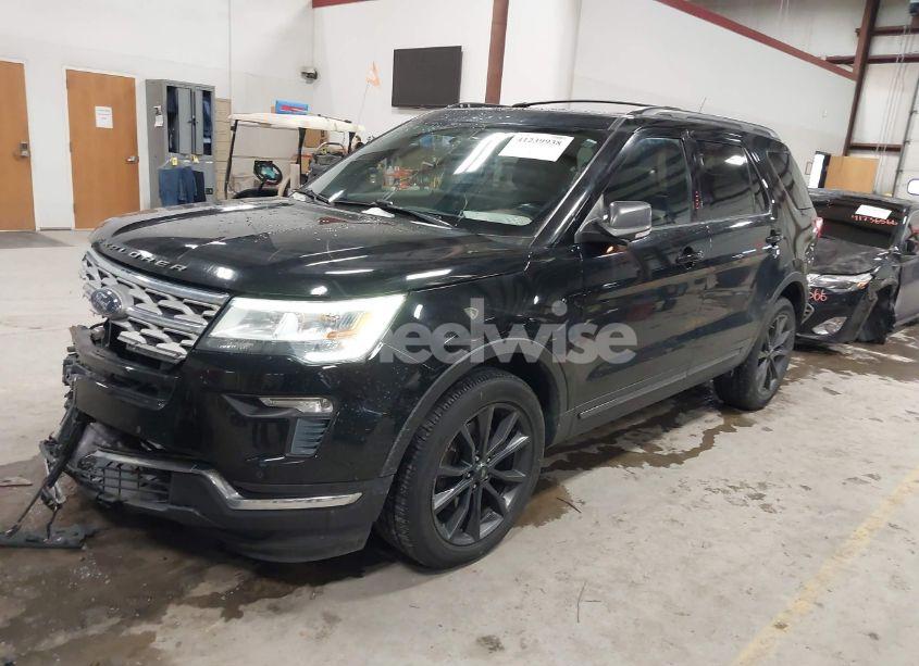 Photo 2 of 2018 Ford Explorer XLT (VIN 1FM5K8D86JGB20808)