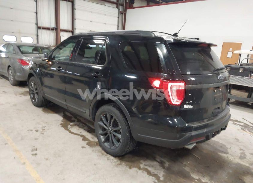 Photo 3 of 2018 Ford Explorer XLT (VIN 1FM5K8D86JGB20808)