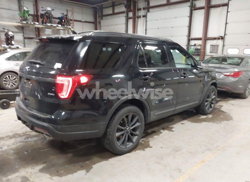 Photo 4 of 2018 Ford Explorer XLT (VIN 1FM5K8D86JGB20808)