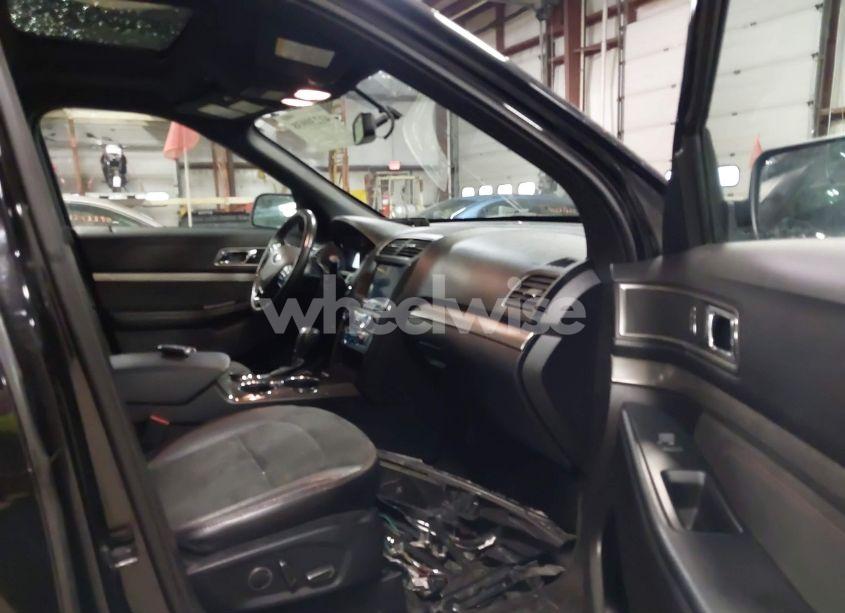 Photo 5 of 2018 Ford Explorer XLT (VIN 1FM5K8D86JGB20808)