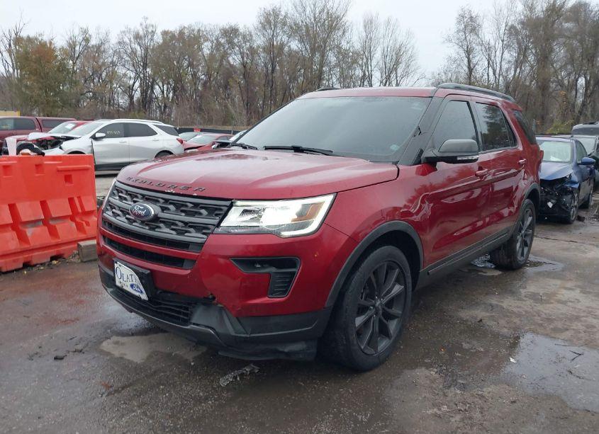 Photo 2 of 2018 Ford Explorer XLT (VIN 1FM5K8D86JGB30738)