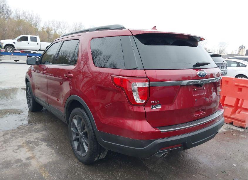 Photo 3 of 2018 Ford Explorer XLT (VIN 1FM5K8D86JGB30738)