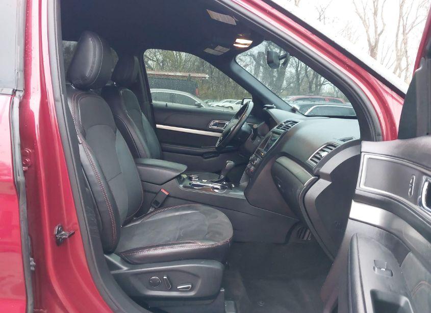 Photo 5 of 2018 Ford Explorer XLT (VIN 1FM5K8D86JGB30738)