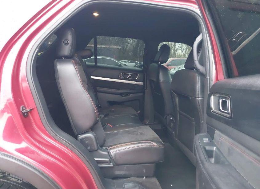 Photo 8 of 2018 Ford Explorer XLT (VIN 1FM5K8D86JGB30738)