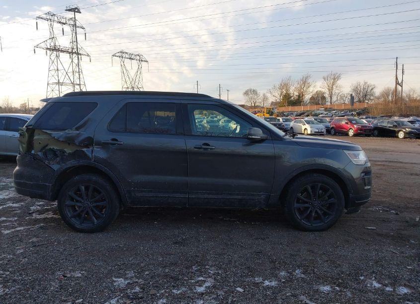 Photo 13 of 2018 Ford Explorer XLT (VIN 1FM5K8D86JGB37950)