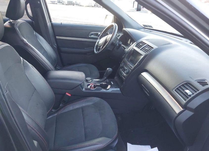 Photo 5 of 2018 Ford Explorer XLT (VIN 1FM5K8D86JGB37950)