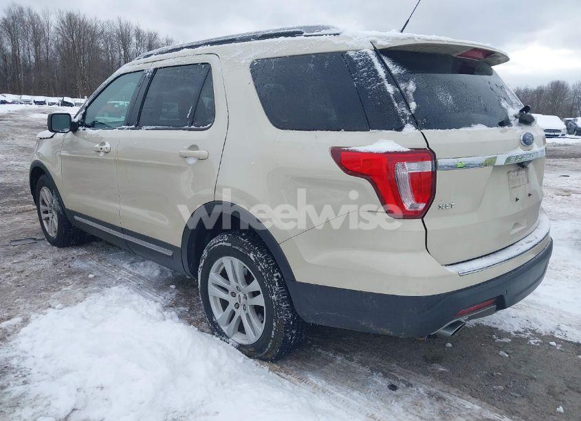 Photo 3 of 2018 Ford Explorer XLT (VIN 1FM5K8D86JGB94911)