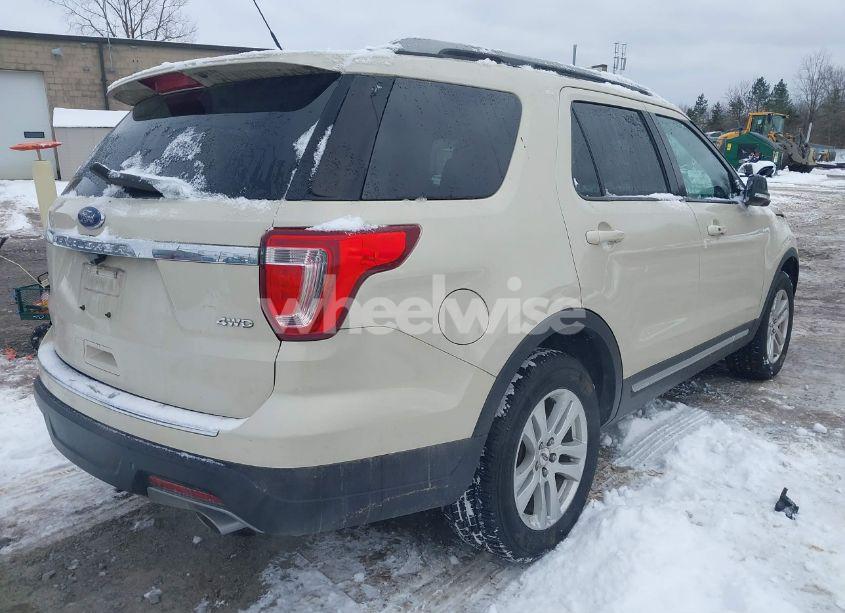 Photo 4 of 2018 Ford Explorer XLT (VIN 1FM5K8D86JGB94911)
