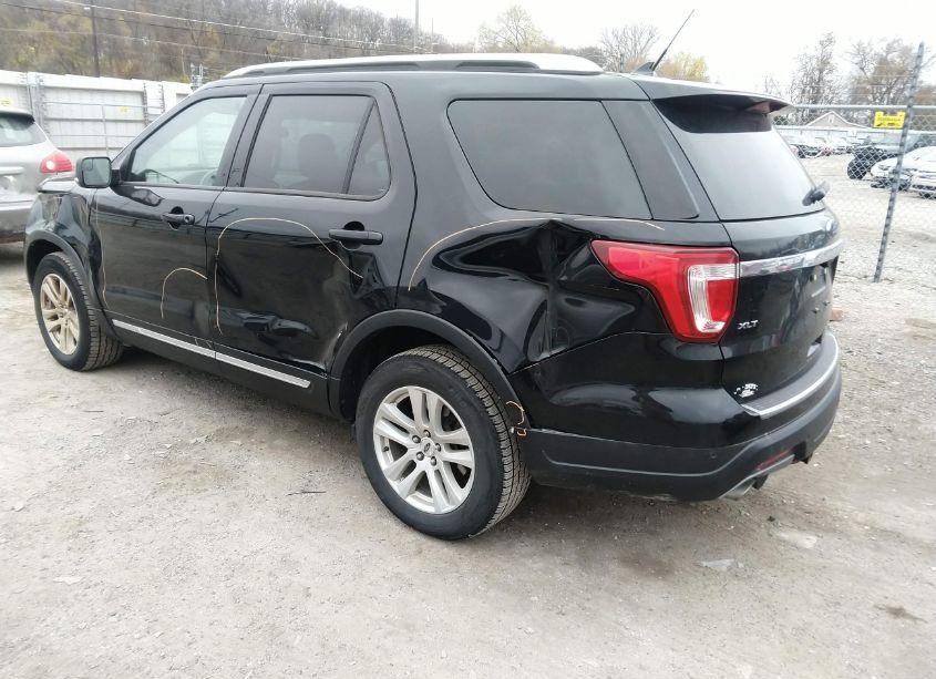 Photo 3 of 2018 Ford Explorer XLT (VIN 1FM5K8D86JGC12839)