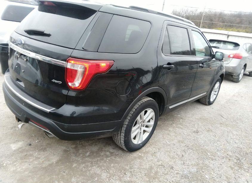Photo 4 of 2018 Ford Explorer XLT (VIN 1FM5K8D86JGC12839)
