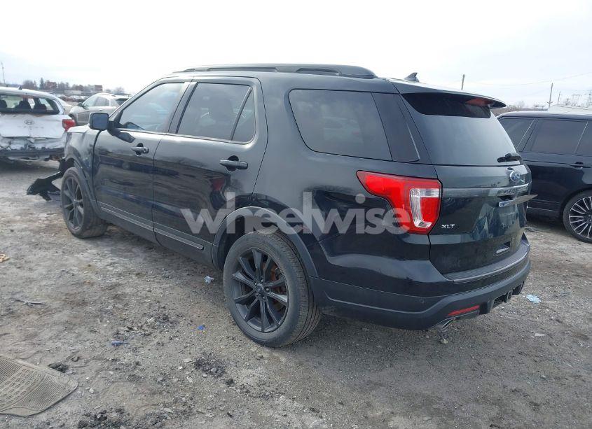 Photo 3 of 2018 Ford Explorer XLT (VIN 1FM5K8D86JGC66383)