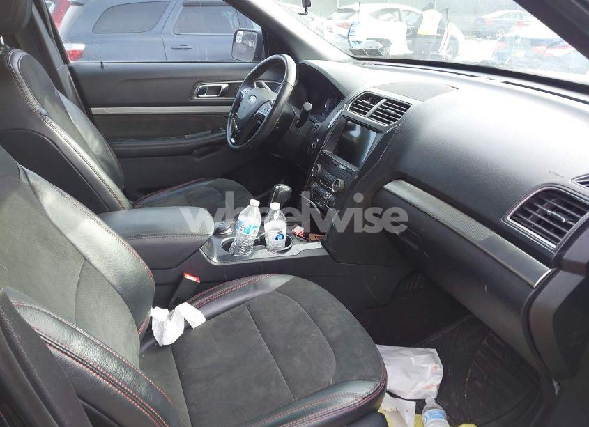 Photo 5 of 2018 Ford Explorer XLT (VIN 1FM5K8D86JGC66383)