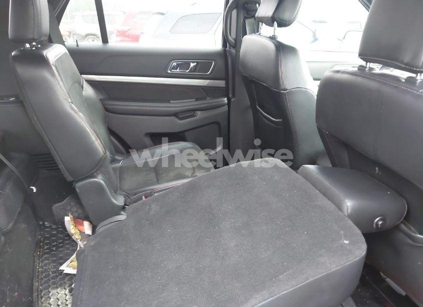 Photo 8 of 2018 Ford Explorer XLT (VIN 1FM5K8D86JGC66383)