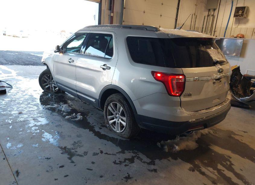 Photo 3 of 2018 Ford Explorer XLT (VIN 1FM5K8D86JGC89274)
