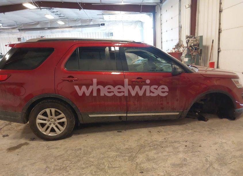 Photo 13 of 2019 Ford Explorer XLT (VIN 1FM5K8D86KGA15669)