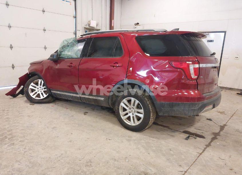 Photo 3 of 2019 Ford Explorer XLT (VIN 1FM5K8D86KGA15669)