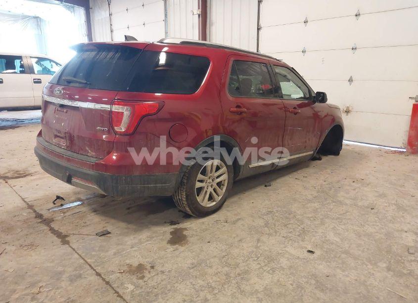 Photo 4 of 2019 Ford Explorer XLT (VIN 1FM5K8D86KGA15669)