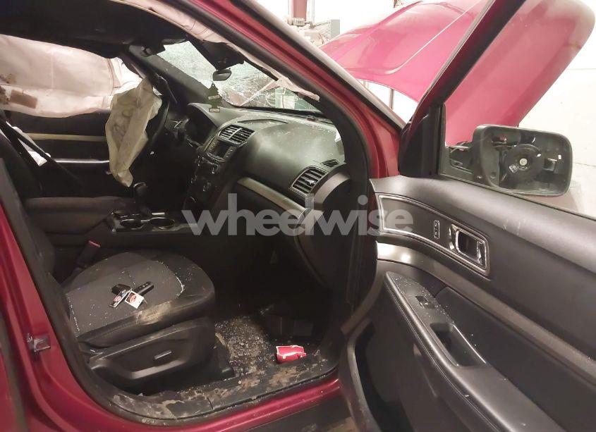 Photo 5 of 2019 Ford Explorer XLT (VIN 1FM5K8D86KGA15669)