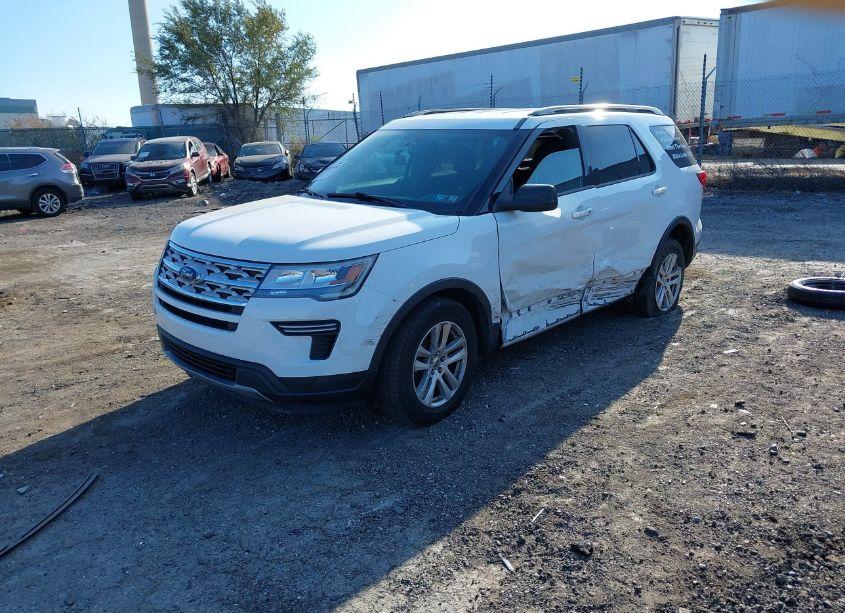 Photo 2 of 2019 Ford Explorer XLT (VIN 1FM5K8D86KGA28566)