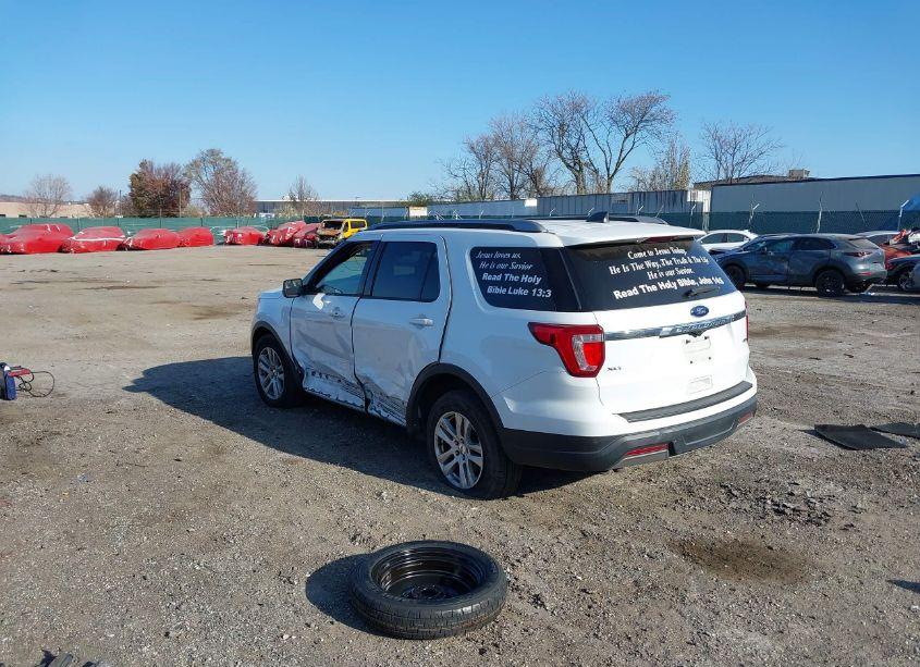 Photo 3 of 2019 Ford Explorer XLT (VIN 1FM5K8D86KGA28566)