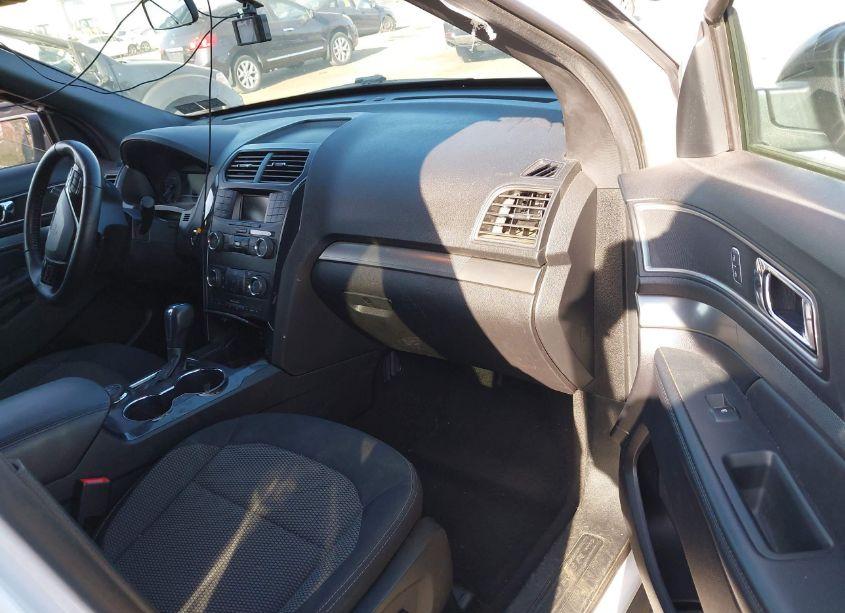 Photo 5 of 2019 Ford Explorer XLT (VIN 1FM5K8D86KGA28566)