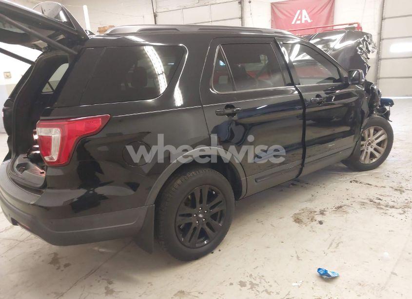 Photo 4 of 2019 Ford Explorer XLT (VIN 1FM5K8D86KGA35887)