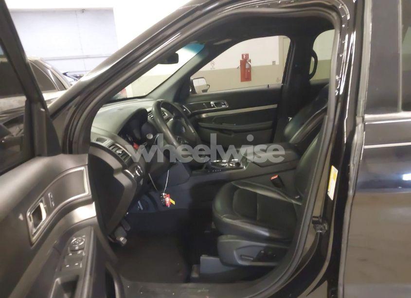 Photo 5 of 2019 Ford Explorer XLT (VIN 1FM5K8D86KGA35887)