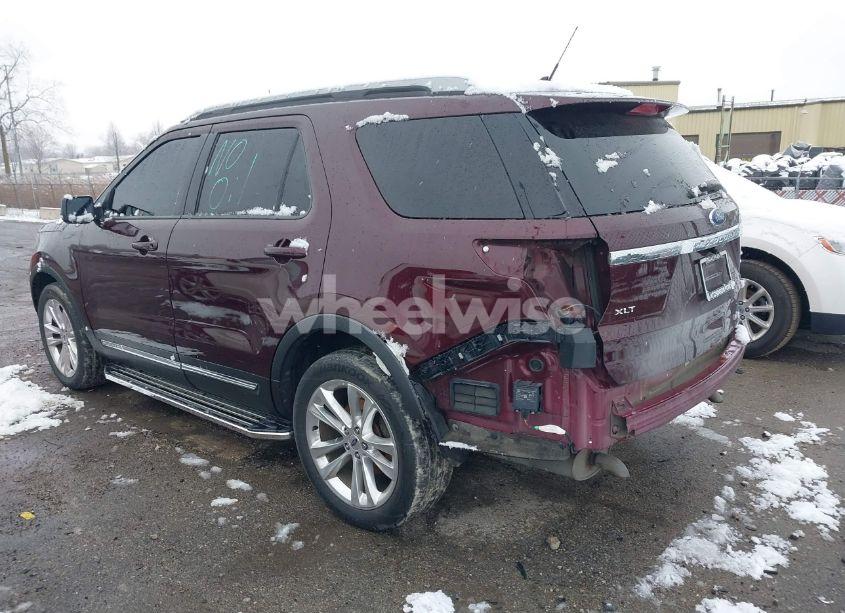 Photo 3 of 2019 Ford Explorer XLT (VIN 1FM5K8D86KGA50647)