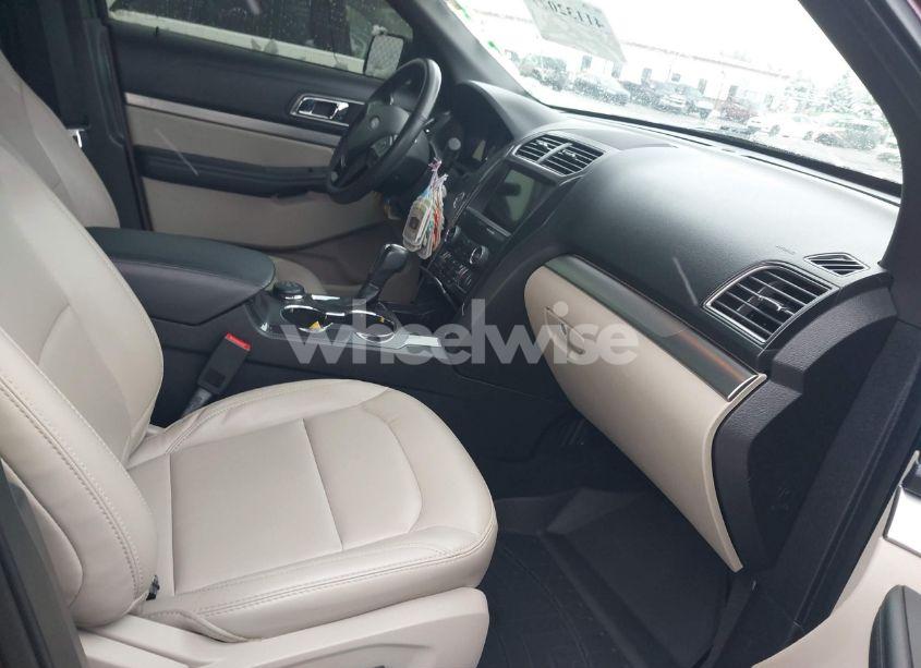 Photo 5 of 2019 Ford Explorer XLT (VIN 1FM5K8D86KGA50647)