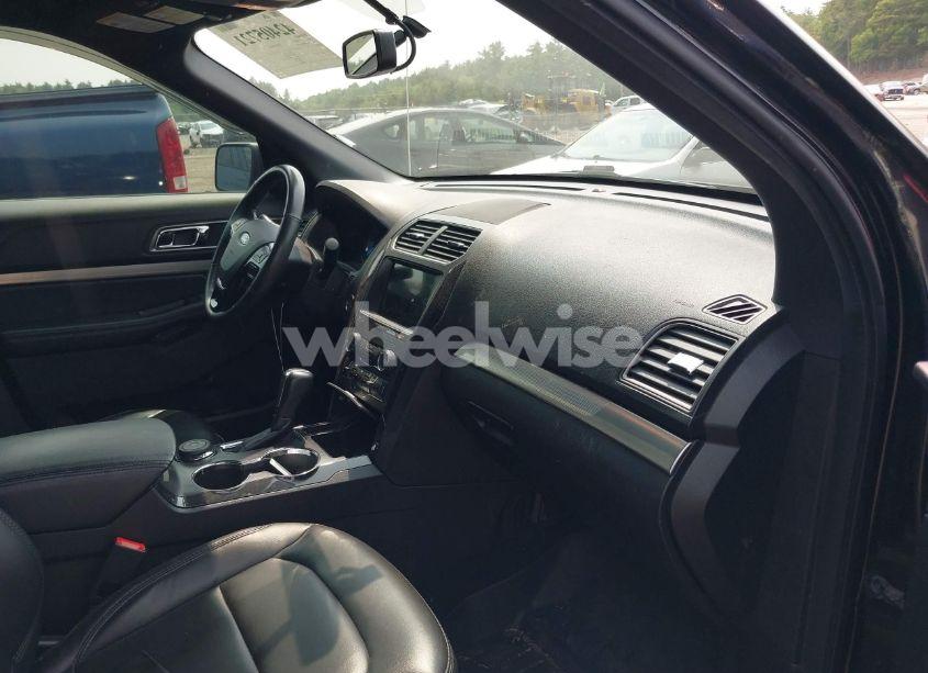 Photo 5 of 2019 Ford Explorer XLT (VIN 1FM5K8D86KGA99119)