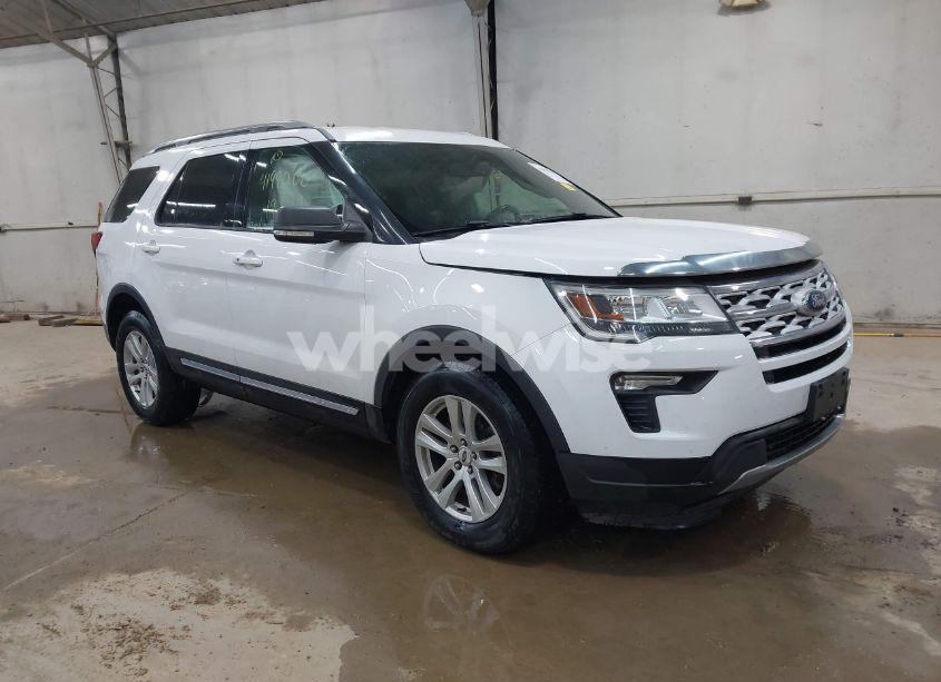 2019 Ford Explorer XLT (VIN 1FM5K8D86KGB46696) main photo