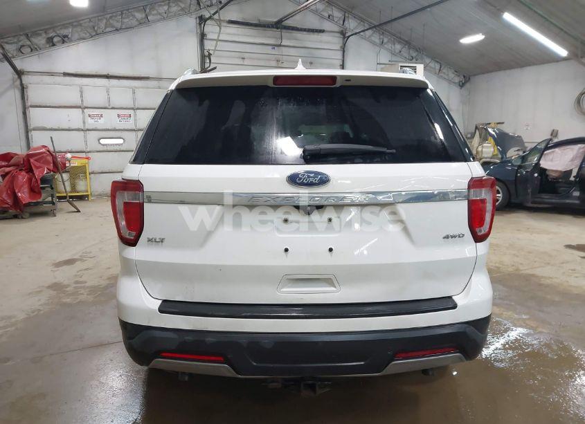 Photo 16 of 2019 Ford Explorer XLT (VIN 1FM5K8D86KGB46696)