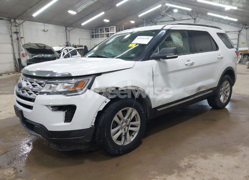 Photo 2 of 2019 Ford Explorer XLT (VIN 1FM5K8D86KGB46696)