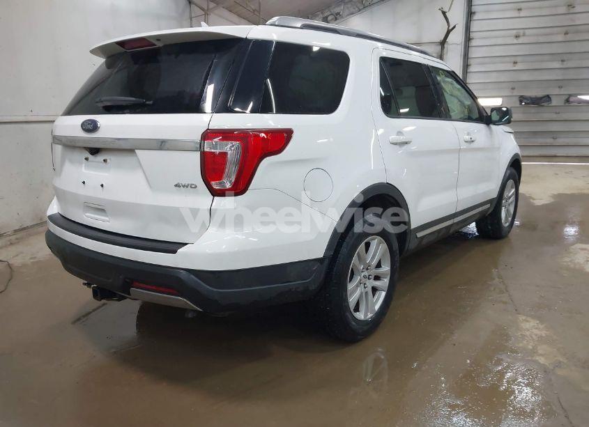 Photo 4 of 2019 Ford Explorer XLT (VIN 1FM5K8D86KGB46696)