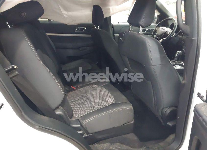 Photo 8 of 2019 Ford Explorer XLT (VIN 1FM5K8D86KGB46696)