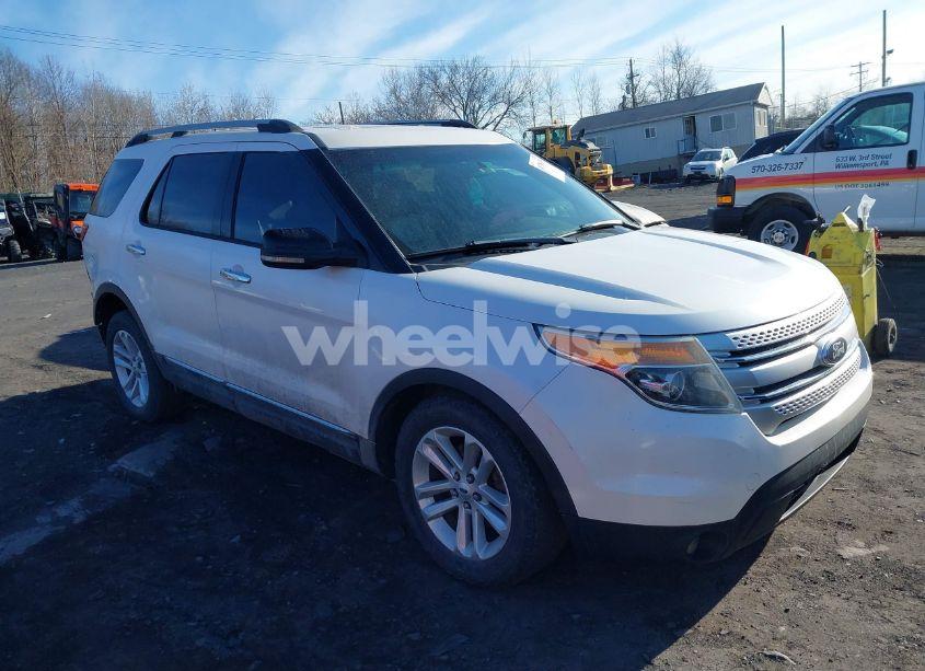 2013 Ford Explorer XLT (VIN 1FM5K8D87DGA10015) main photo
